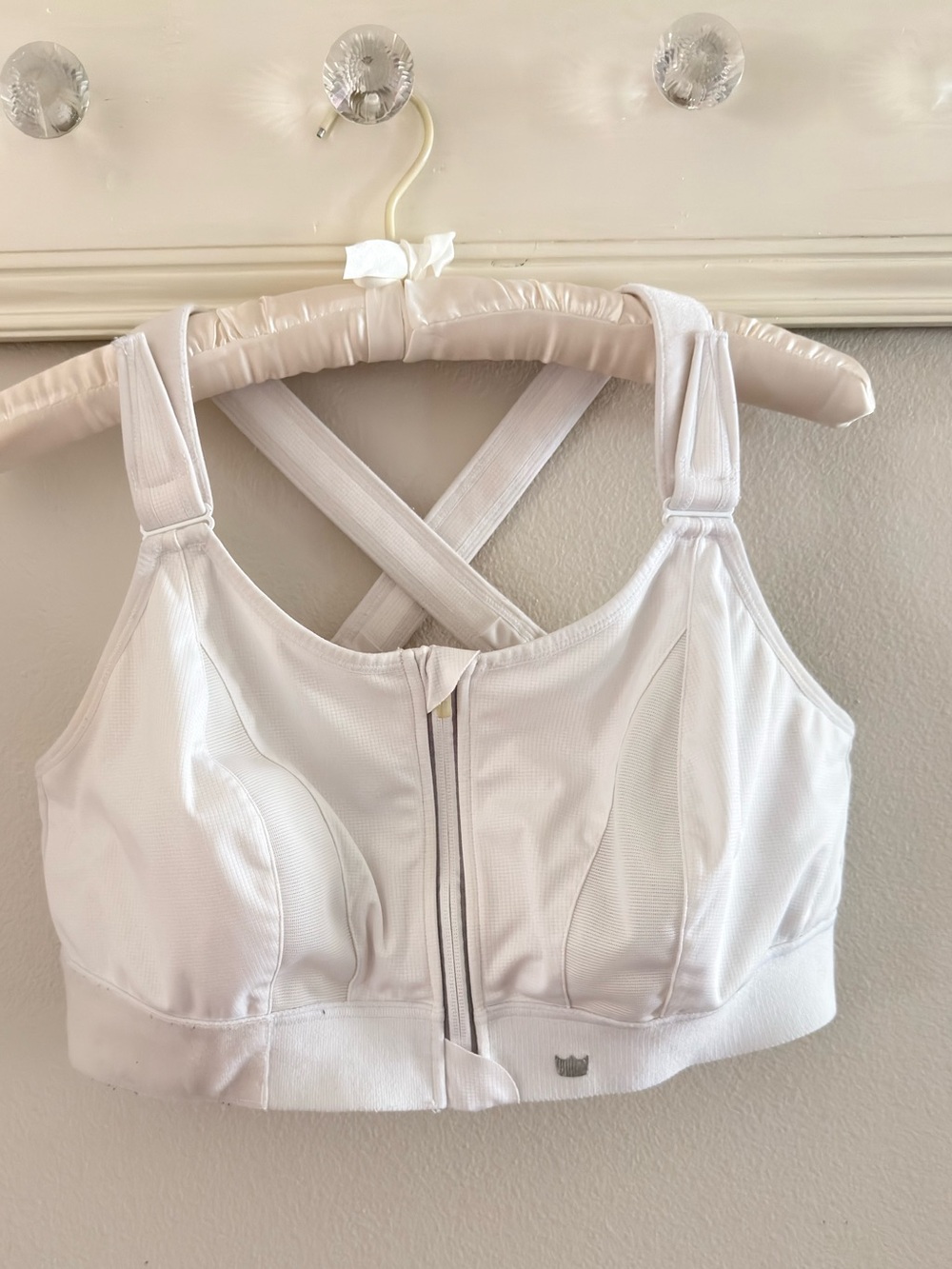 SHEFIT Adjustable Sports Bra white size 4Luxe